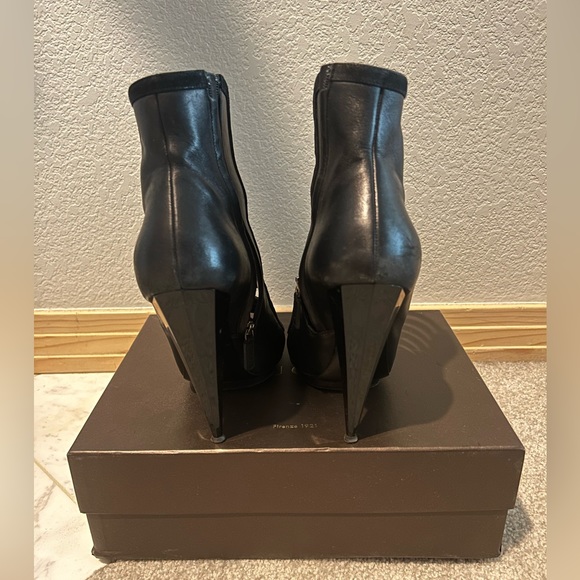 GUCCI Olimpia Elastic Ladder Strap Bootie - Picture 3 of 3